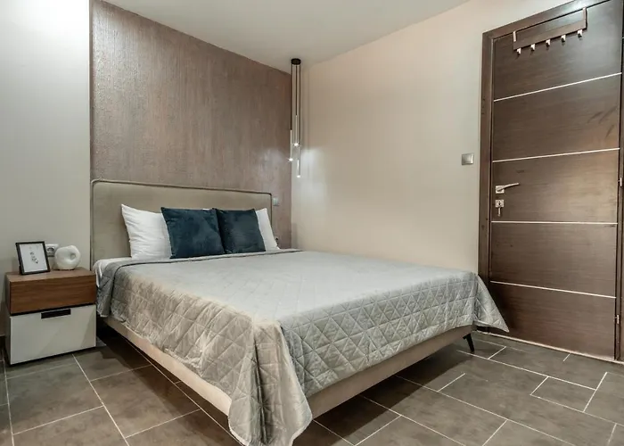 B2 Deluxe Apartments